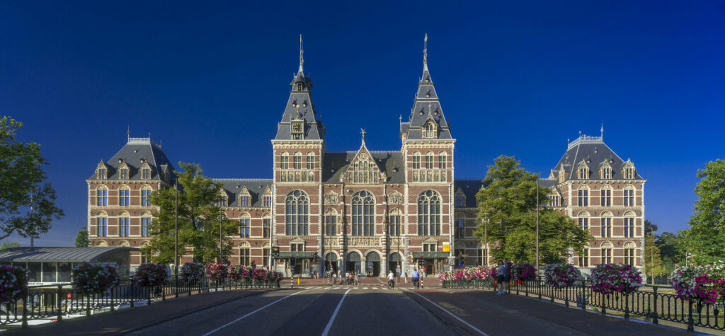 Stunning Rijksmuseum Wallpaper with Deep Blue Sky & Lush Garden