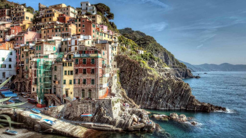 Vibrant Riomaggiore Wallpaper - Stunning Cliffs & Mediterranean Views