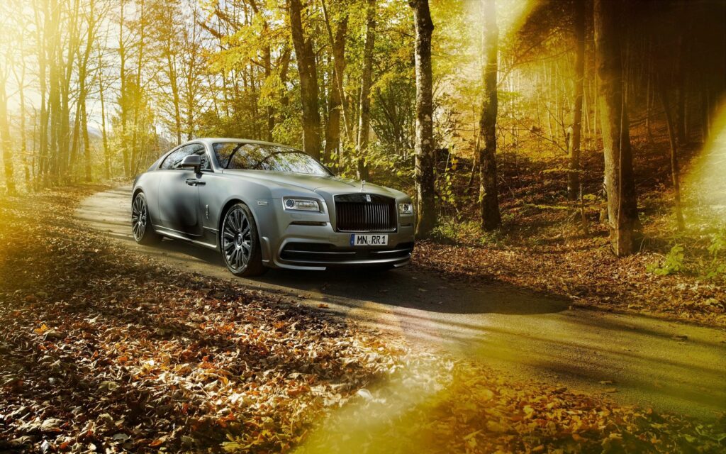 Luxury Rolls-Royce Wraith Wallpaper: Autumn Elegance in Silver