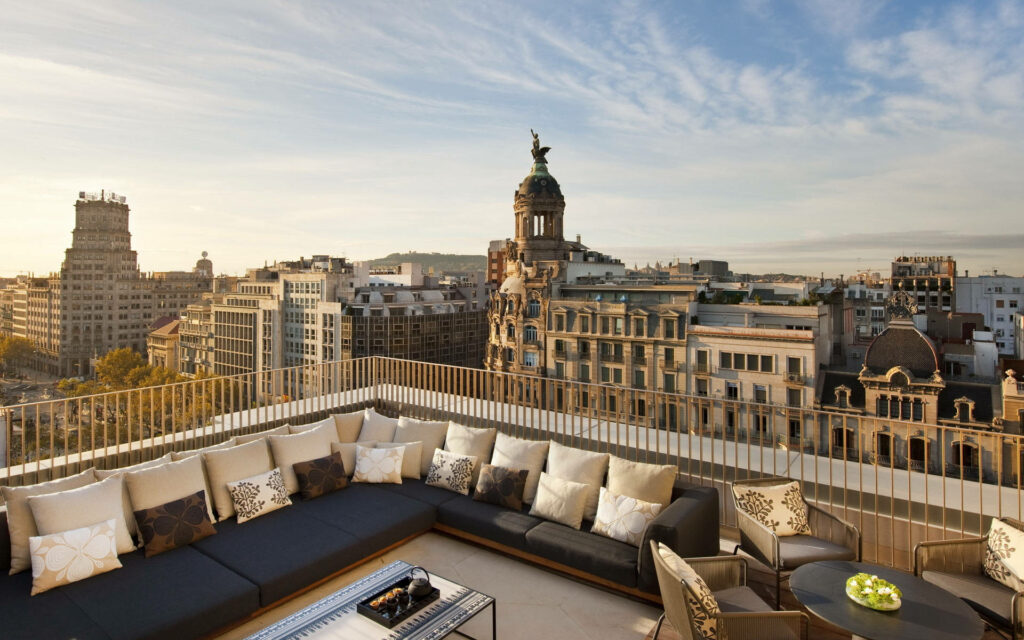 Stunning Rooftop Cityscape Wallpaper: Elegant Architecture & Cozy Ambiance