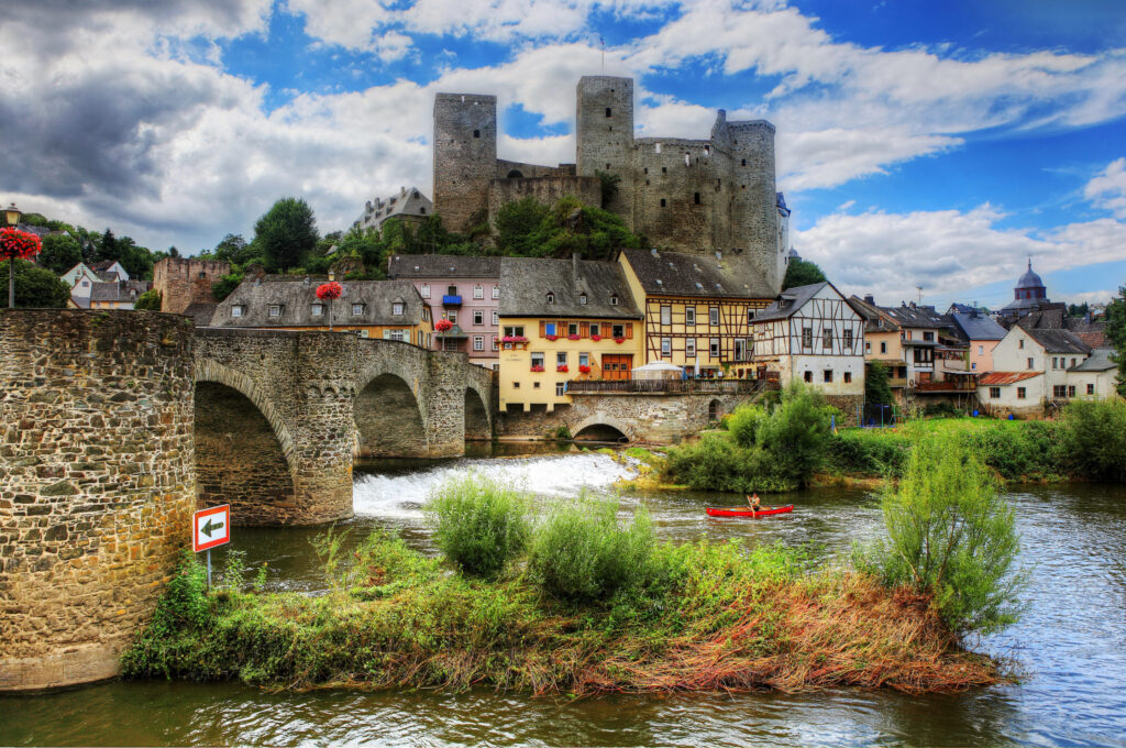 Stunning Runkel, Germany Wallpaper: Castle & Half-Timbered Charm