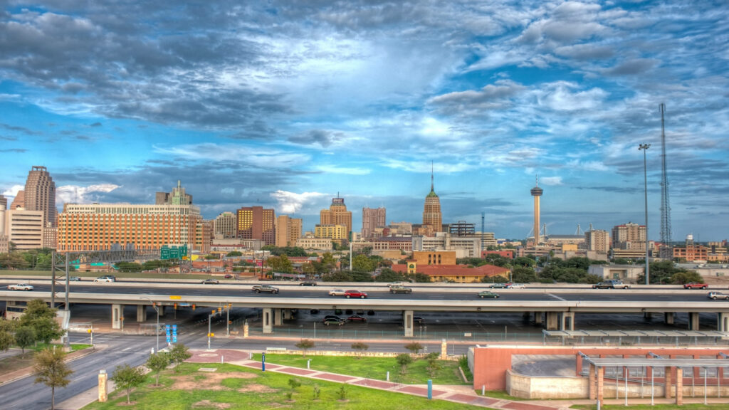 Stunning San Antonio Skyline Wallpaper: Modern & Historic Architecture