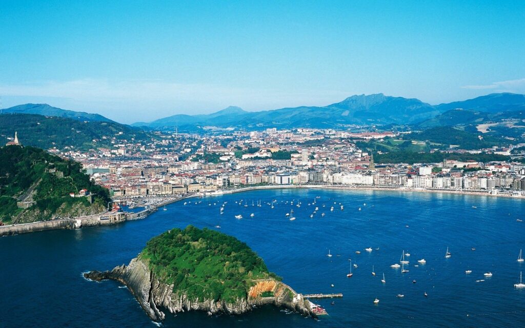 Breathtaking San Sebastian Wallpaper: Lush Island & Serene Sea
