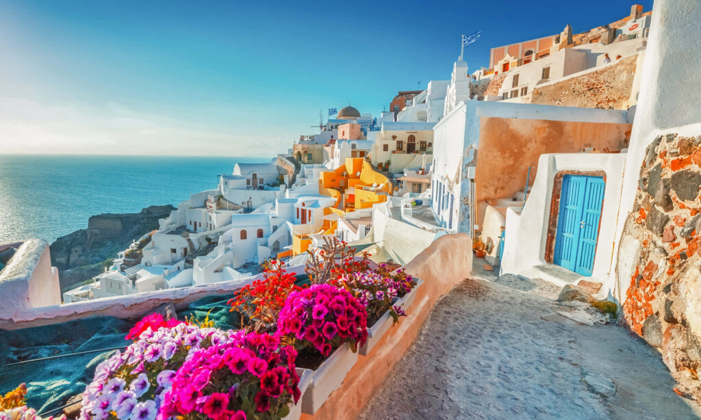 Stunning Santorini Wallpaper: Iconic Architecture & Vibrant Flowers