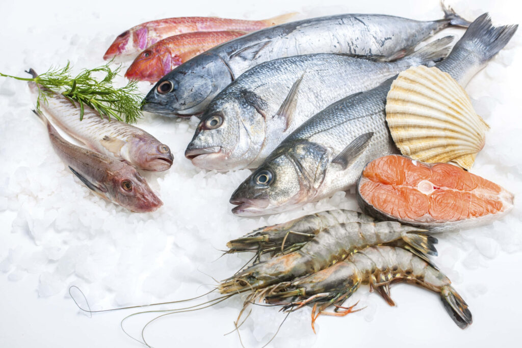 Vibrant Seafood Display on Ice: Fish, Shrimp & Shellfish Wallpaper