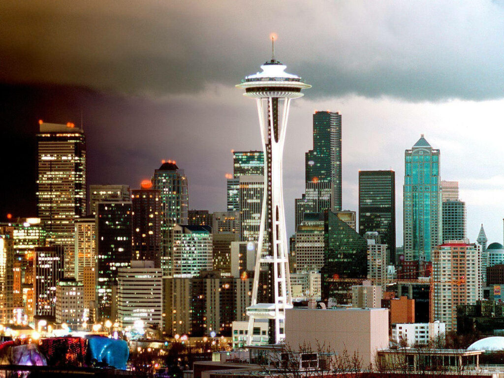 Stunning Seattle Skyline Wallpaper: Space Needle & Rainy Urban Charm