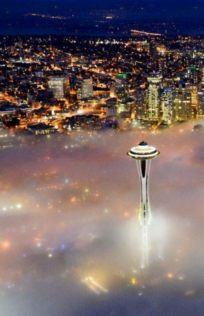 Stunning Seattle Wallpaper: Space Needle in Fog Over Cityscape