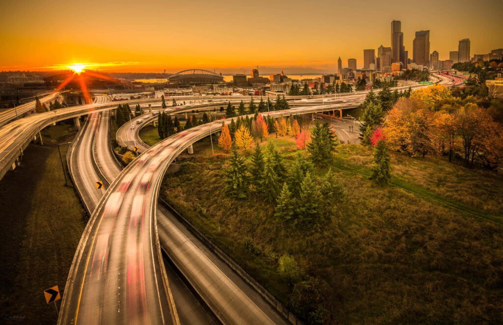Stunning Seattle Sunset Wallpaper: Vibrant Skyline & Autumn Hues