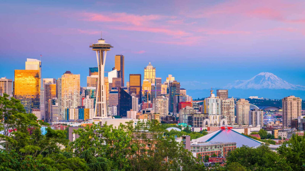 Stunning Seattle Sunset Wallpaper with Space Needle & Mount Rainier
