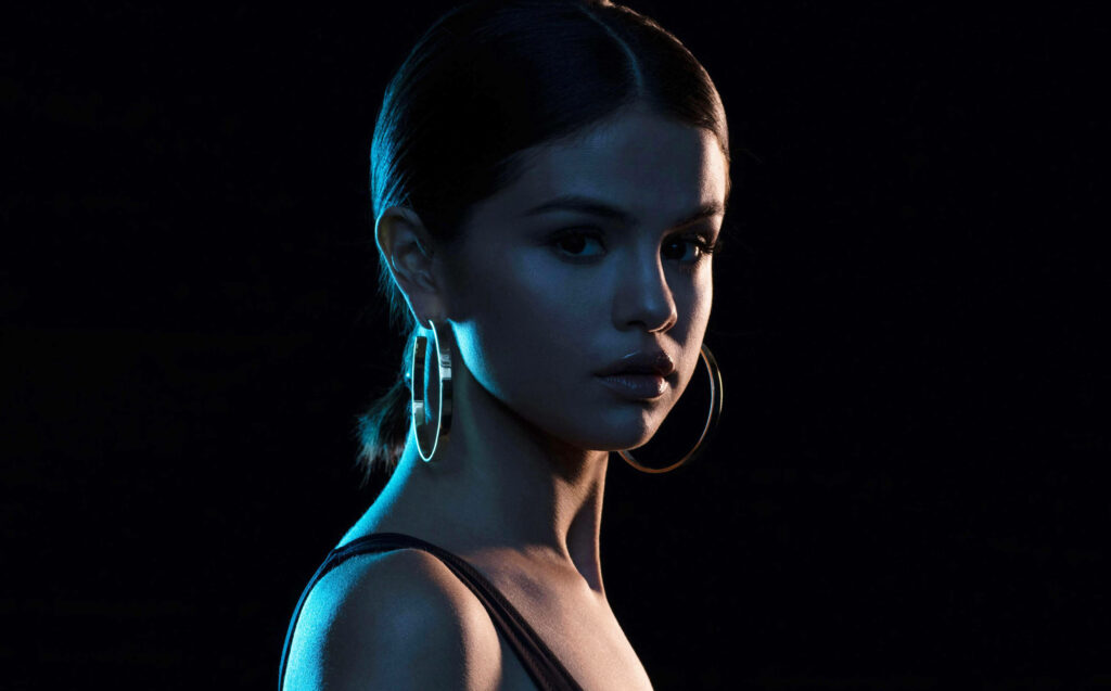 Stunning Wallpaper: Selena Gomez’s Fierce Look with Dramatic Lighting