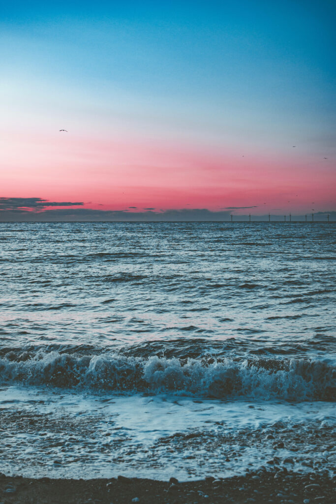 Serene Beach Dusk Wallpaper for Android: Soft Pink & Deep Blue Hues