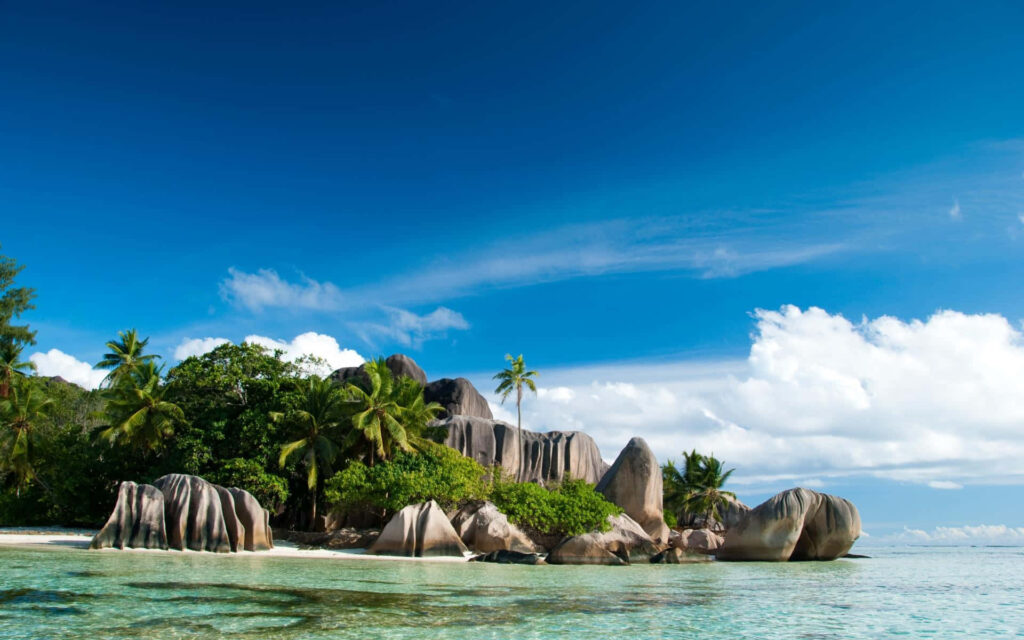 Stunning Seychelles Beach Wallpaper: Crystal Waters & Tropical Paradise