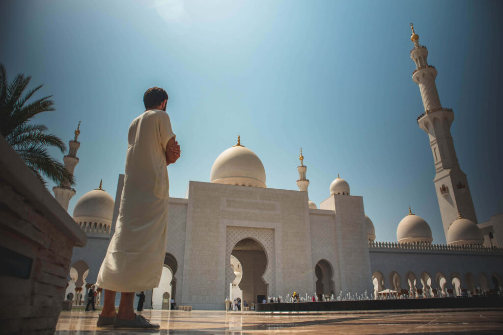 Serene Sheikh Zayed Grand Mosque: Stunning Islamic Architecture Wallpaper