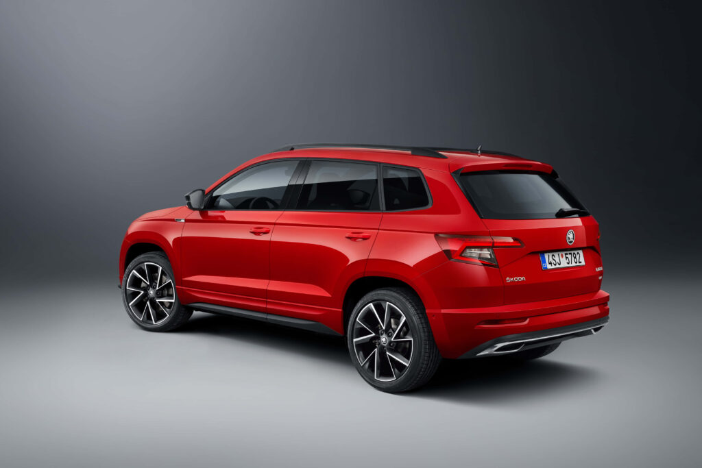 Vibrant Red Škoda Karoq Wallpaper: Sleek Design for Adventure