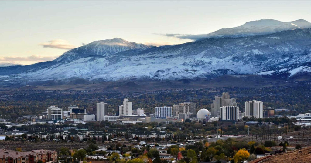 Stunning South Reno Wallpaper: Sierra Nevada & Cityscape Beauty