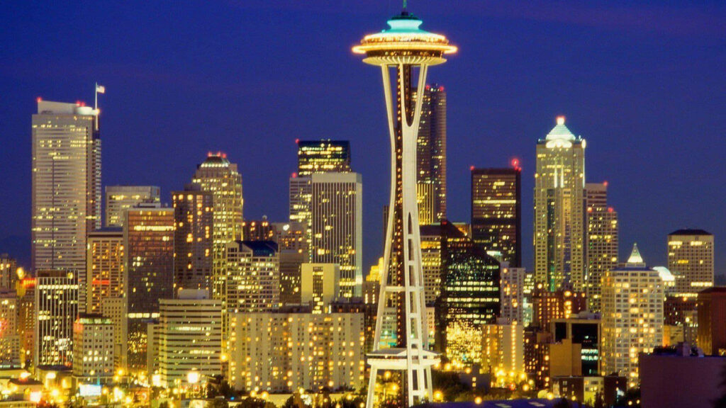 Stunning Seattle Skyline Wallpaper: Space Needle at Night with Golden Glow