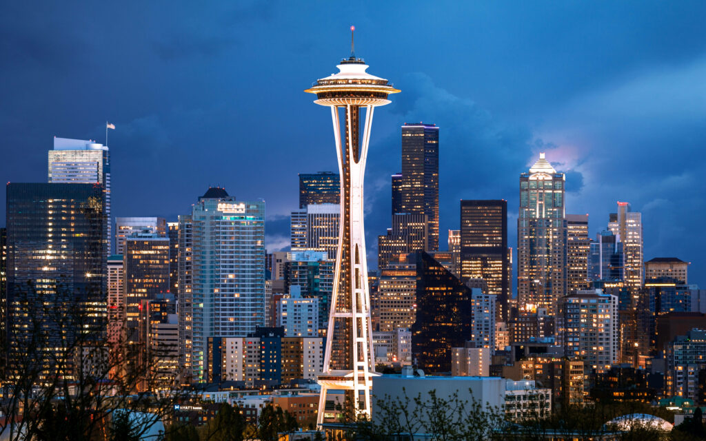 Seattle Skyline Wallpaper: Space Needle Illuminated at Dusk