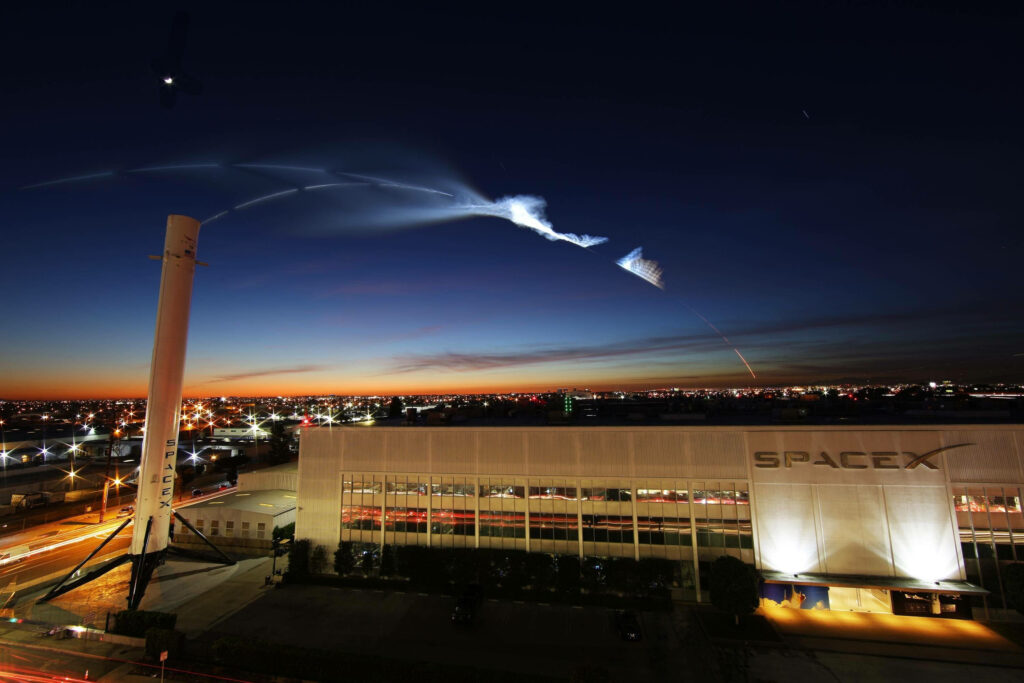 Stunning SpaceX Starbase Wallpaper at Dusk: Vibrant Evening Sky