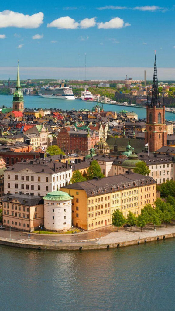 Stunning Stockholm Wallpaper: Historic Charm & Serene Waters