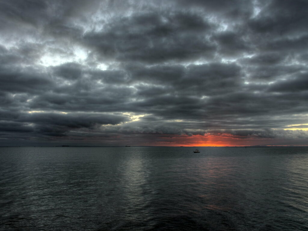 Stormy Ocean Sunset HD Wallpaper: Dramatic Sky & Calming Waters