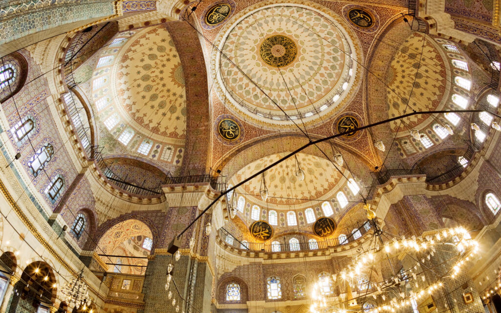 Stunning Sultan Ahmed Mosque Wallpaper: Intricate Design & Calligraphy