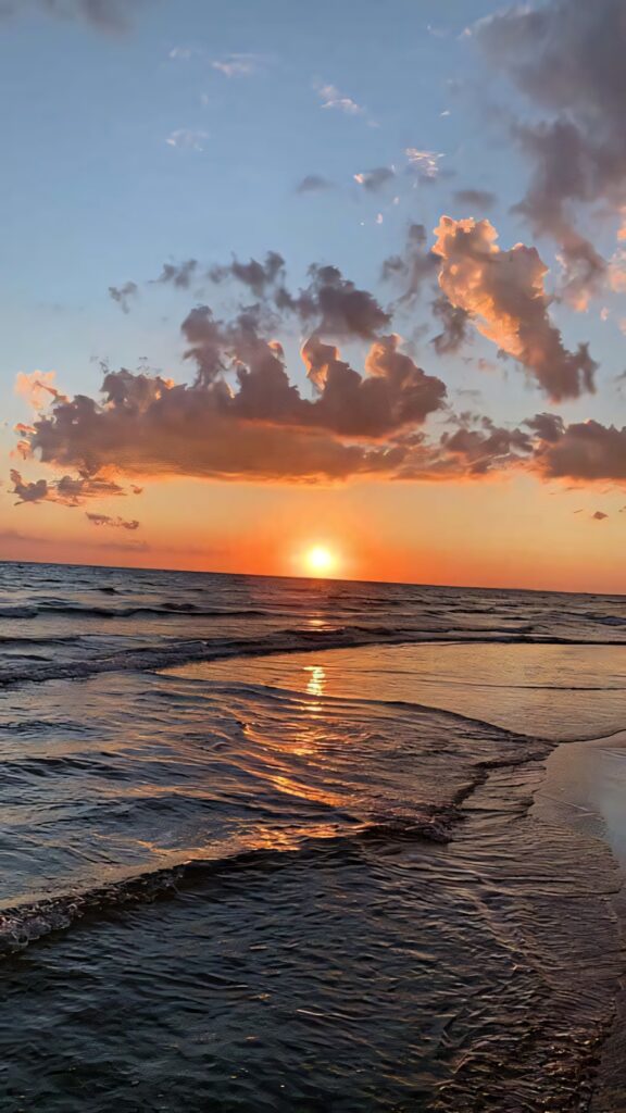 Stunning Sunset Over Tranquil Beach with Vibrant Sky Reflections Wallpaper