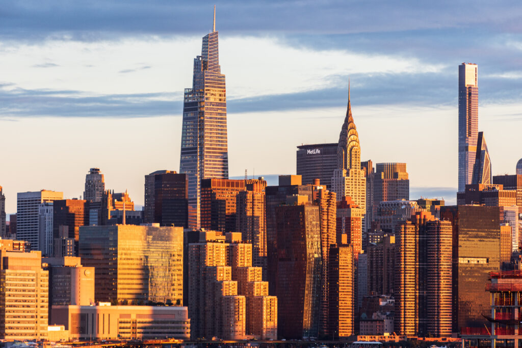 Stunning Cityscape Sunset Wallpaper: Modern Meets Classic Design