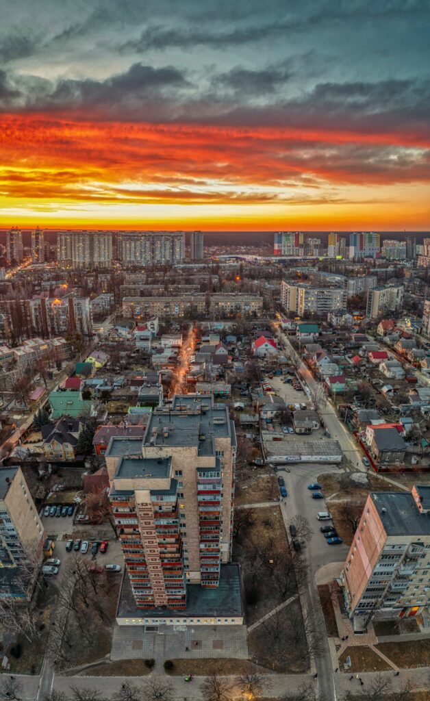 Stunning Cityscape Sunset Wallpaper: Vibrant Skyline in Orange & Red
