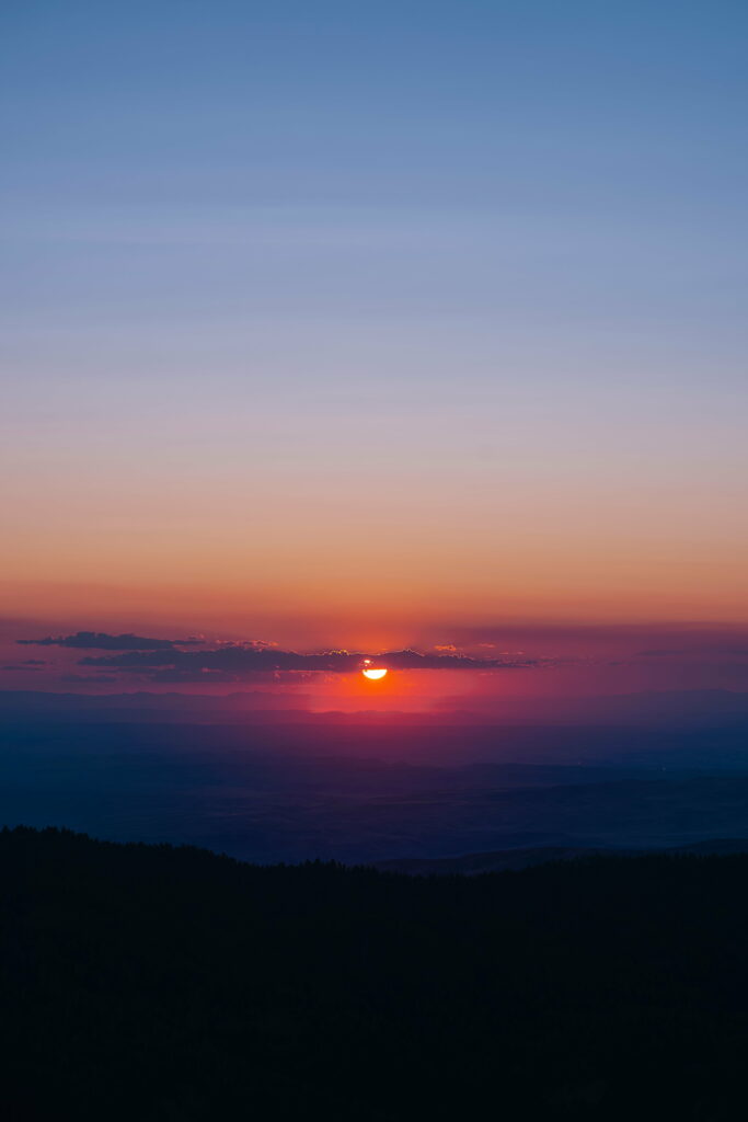 Stunning HD Sunset Wallpaper: Warm Colors & Calm Landscape