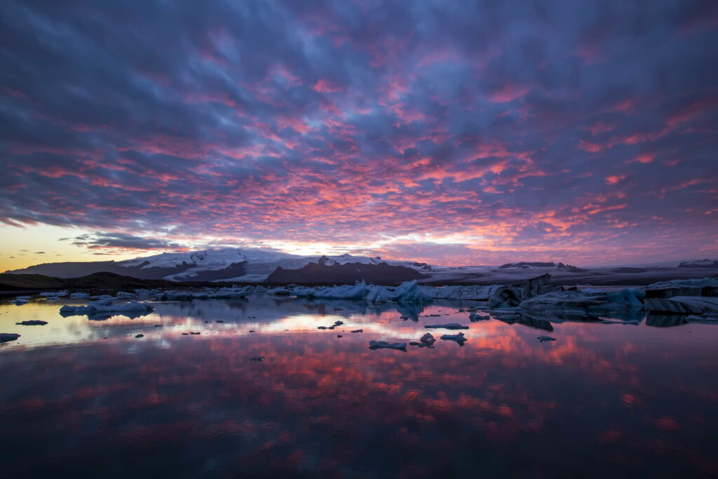 Tranquil Sunset Reflection: Vibrant Clouds in Serene HD Wallpaper
