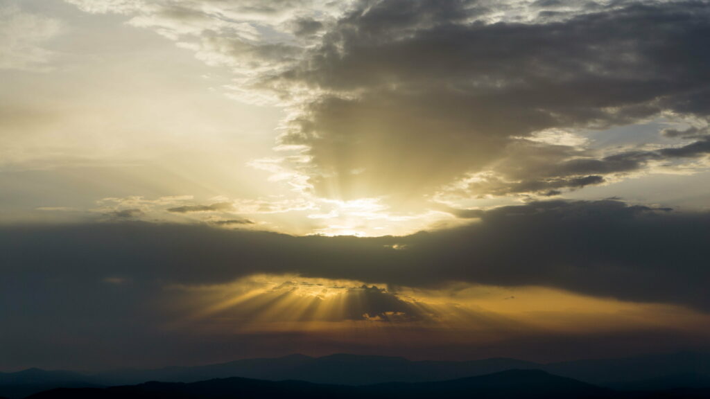 Stunning Sunset Landscape: Dramatic Clouds & Light - HD Wallpaper