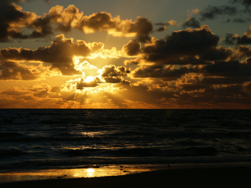 Stunning Sunset Over Sea: Golden Glow wallpaper for Beach Background