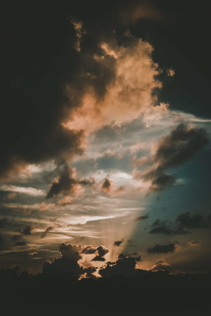 Stunning Sunset Wallpaper: Dramatic Clouds & Golden Rays for HD Background