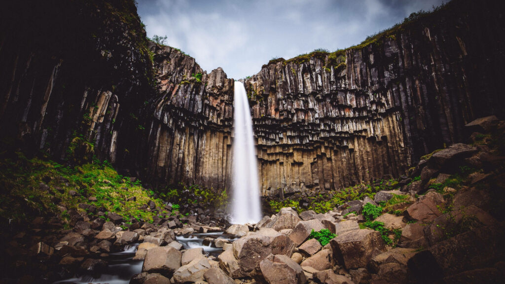 Stunning Svartifoss Waterfall Wallpaper: Basalt Columns & Nature