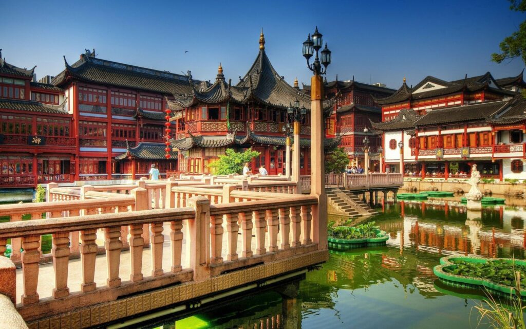 Stunning Shanghai Tea Palace Wallpaper: Serene Waters & Lush Greenery