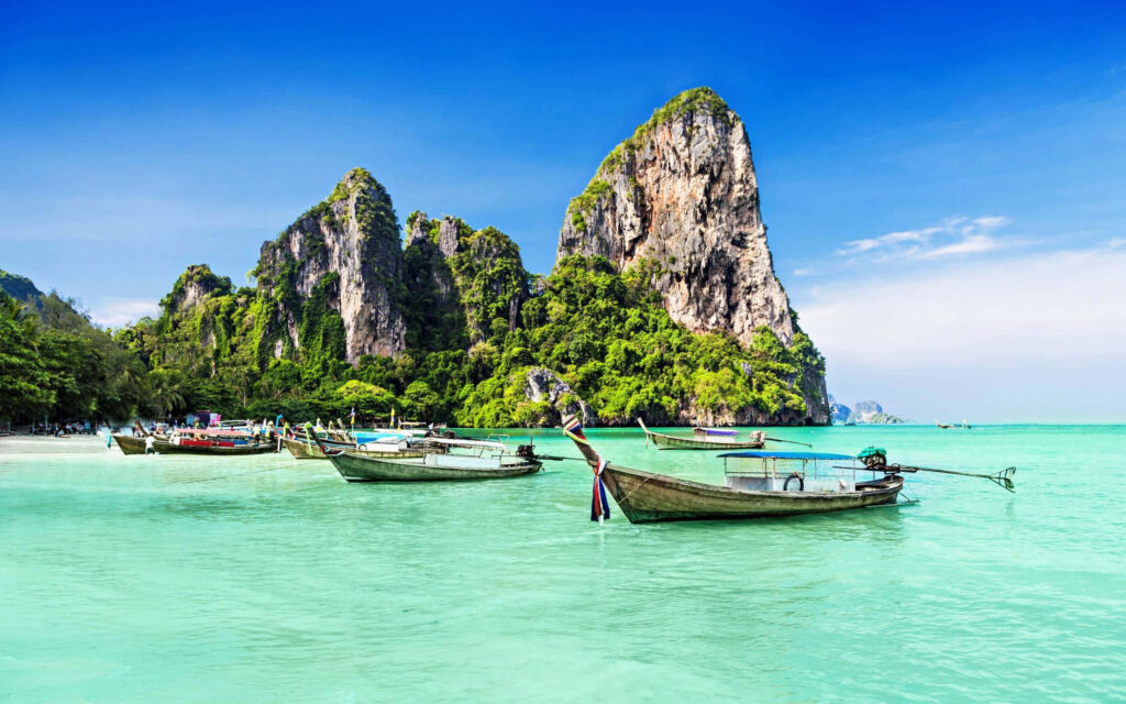 Serene Thailand Wallpaper: Turquoise Waters & Lush Green Cliffs