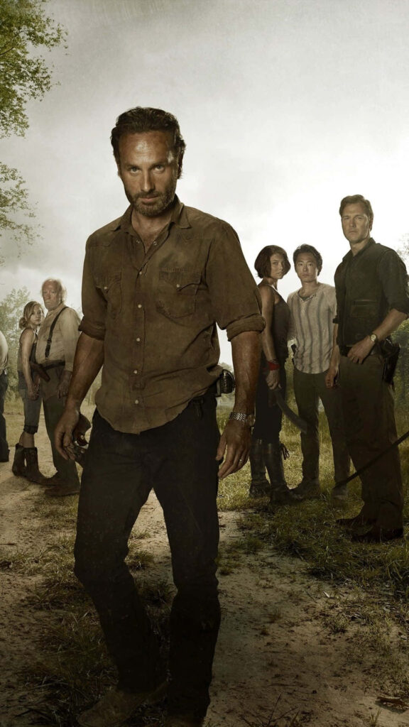 Post-Apocalyptic The Walking Dead Wallpaper: Iconic Characters & Tension