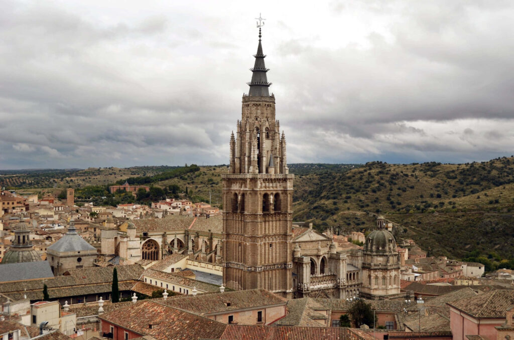 Toledo Cathedral Wallpaper: Historic Architecture in Rustic Aesthetic