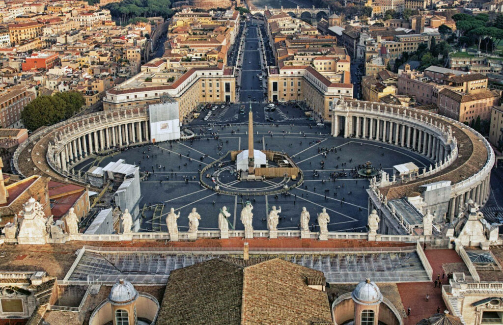 Stunning Top-Angle View of St. Peter's Square - Vibrant Wallpaper
