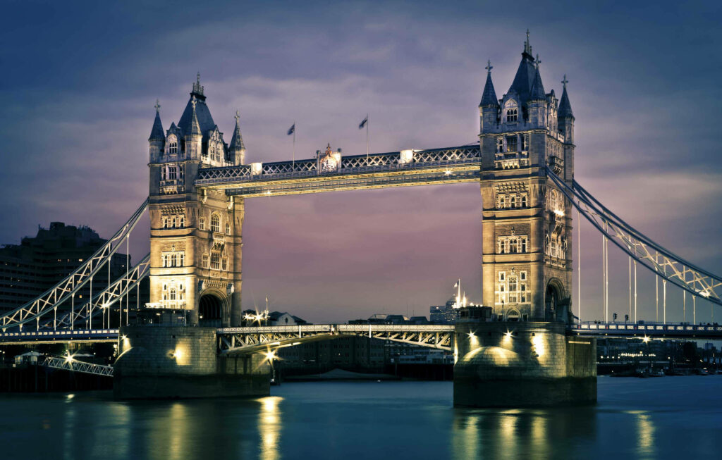 Stunning Tower Bridge Wallpaper: London at Dusk - HD Background
