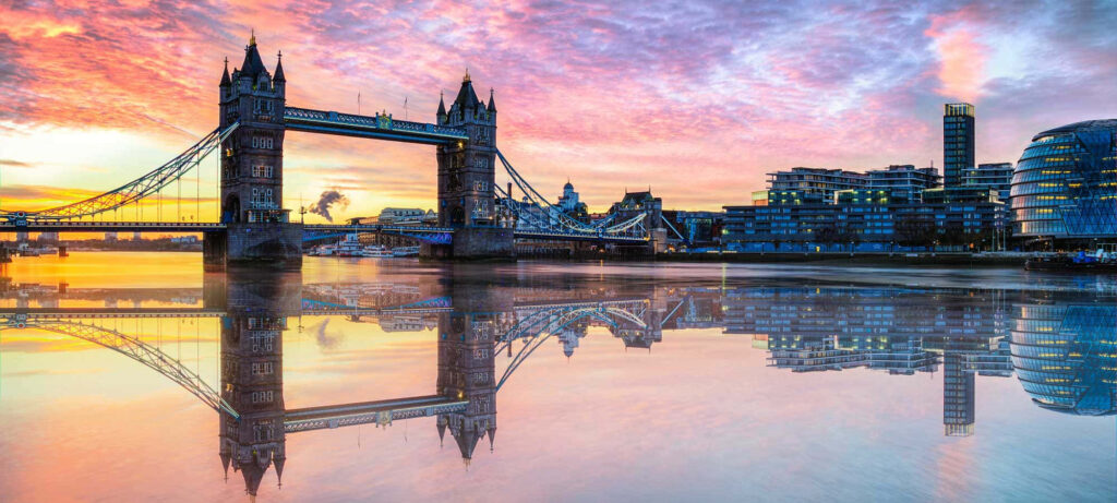 Stunning Tower Bridge Sunset Wallpaper: Majestic Architecture Reflected