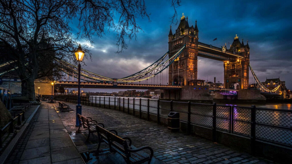 Serene Tower Bridge Wallpaper: Evening Sky & River Thames Reflection