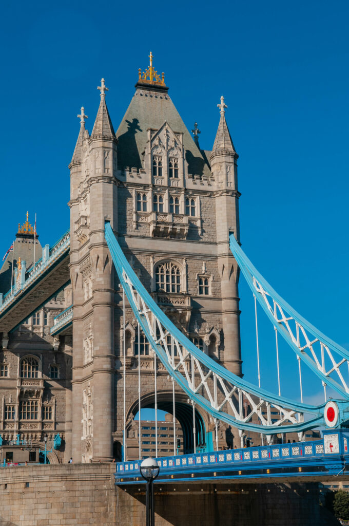 Stunning Tower Bridge Wallpaper: Iconic London Architecture in Blue Sky