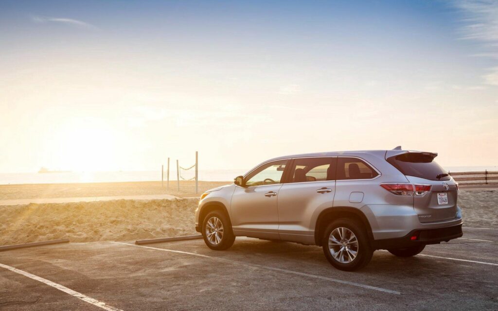 Toyota Highlander SUV at Beachfront Sunset - Scenic Wallpaper