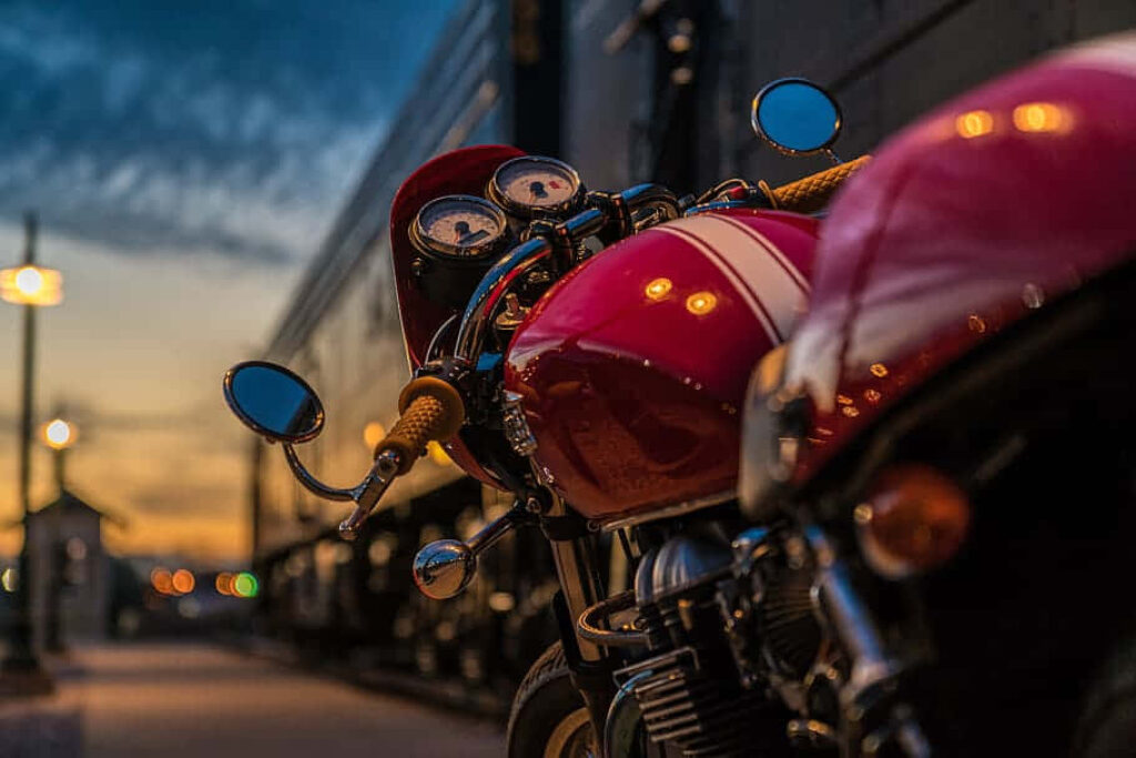 Stunning Triumph Thruxton Wallpaper: Retro Bike in Urban Evening Glow