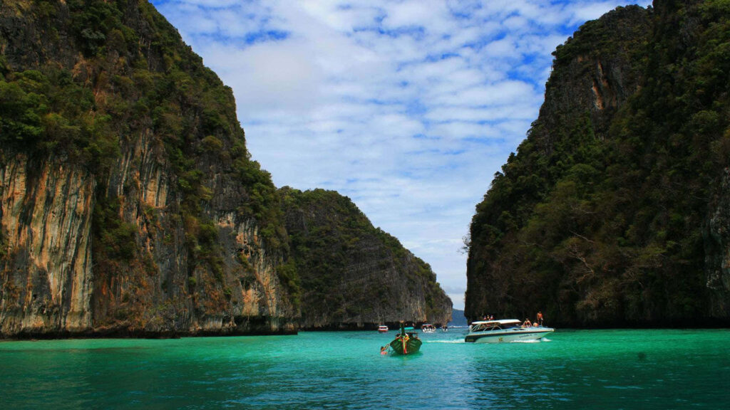 Serene Turquoise Lagoon & Limestone Cliffs - Thailand Wallpaper