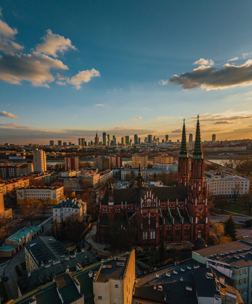 Stunning Twilight Cityscape Wallpaper: Modern Meets Historic Charm