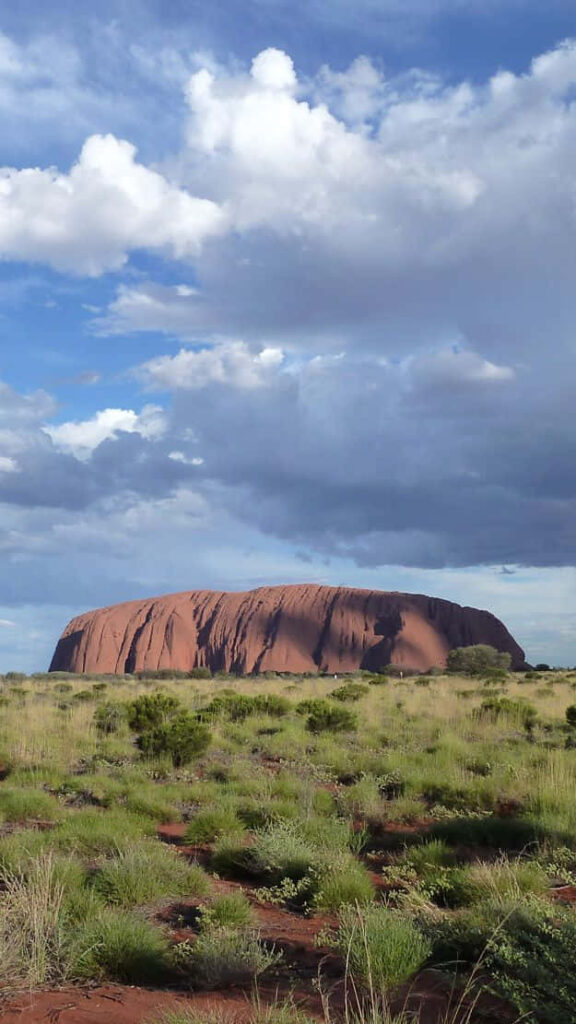 Stunning Uluru Scenic Wallpaper: Vibrant Greens & Blue Skies