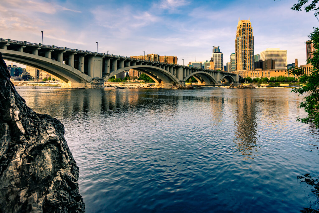 Stunning Urban Cityscape Wallpaper: Modern Architecture & Serene Waters