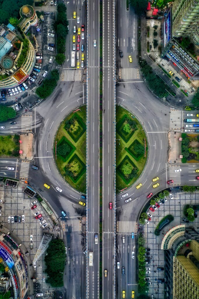 Urban Highway Intersection Wallpaper: Symmetrical Design & Motion